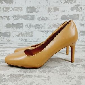 NEW Journee Collection Brown Tan Leather Slip On Business Casual Heels W645